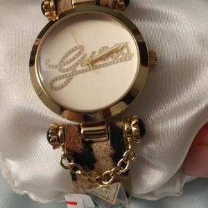 💚Guess women's watch new battery animal print